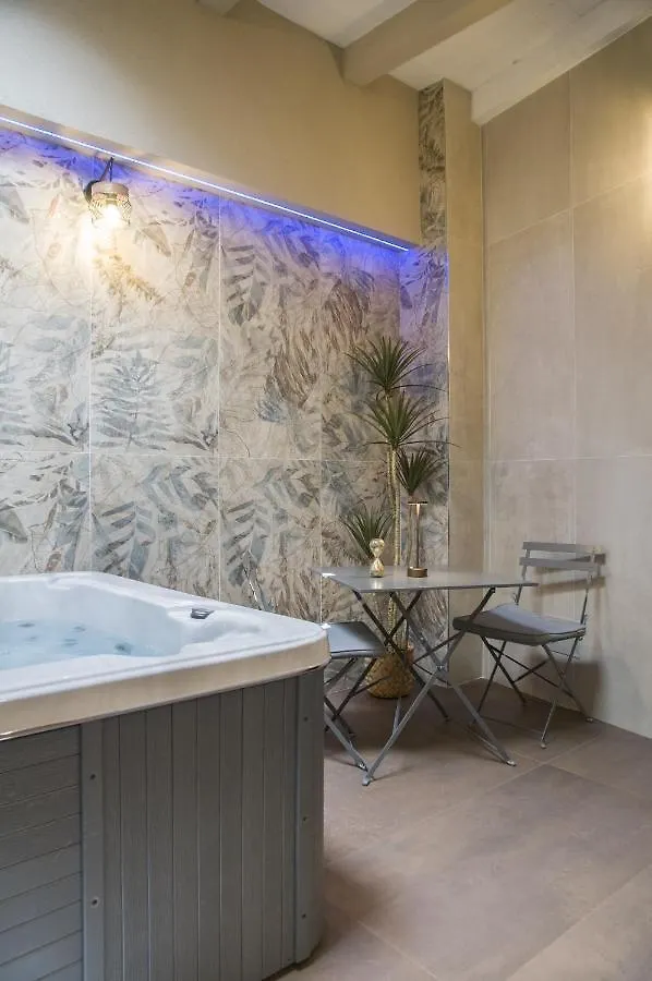 Suite 18 Luxury Apartments Bari