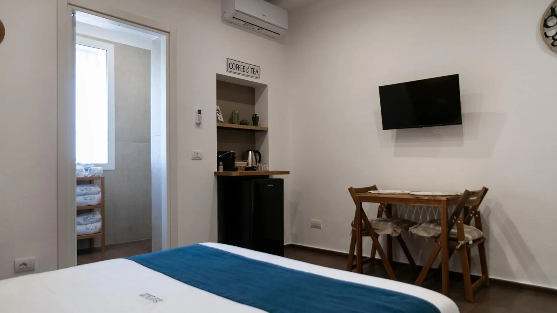 Suite 18 Luxury Apartments Bari 0*,  Italy